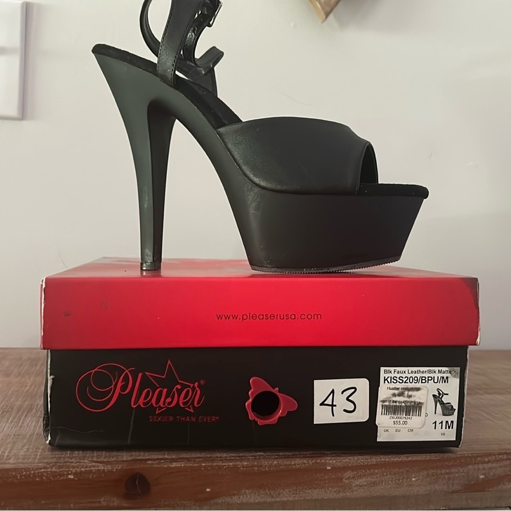 Women’s Size 11 Black Faux Leather/ Black matte High Heel Dress Shoe